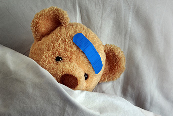 Ein kranker Bär als stellvertretendes Symbol für die Kranken der Welt.